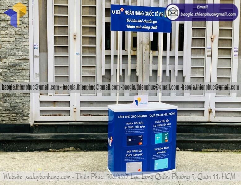 Booth nhựa quảng cáo cho PG đứng bán hàng sampling quà tặng thương hiệu