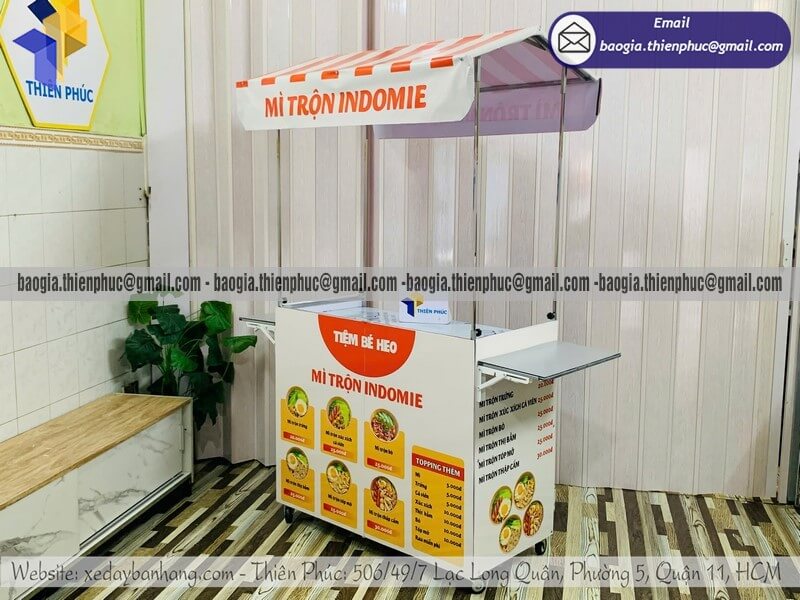 Kệ bán mì trộn hàng rong gấp xếp có thêm mái che chuyên nghiệp cho quán đồ ăn nhanh