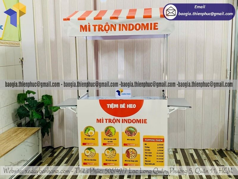 Kệ bán mì trộn hàng rong gấp xếp có thêm mái che