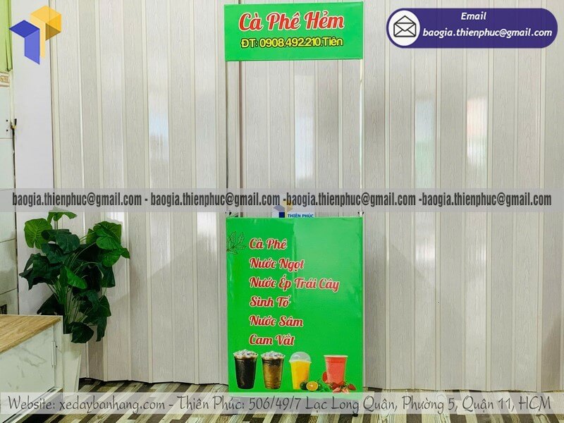 Mẫu quầy bán nước giải khát nhỏ xếp gọn vỉa hè