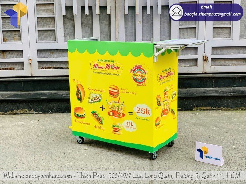 Mua tủ bán bánh mì gấp gọn di động in logo yêu cầu diện tích nhỏ