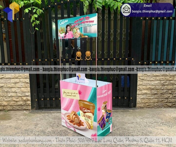 Quầy PG sampling bằng sắt đứng quảng cáo sản phẩm yêu cầu branding riêng chất lượng