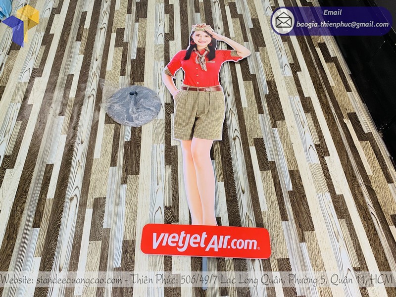 standee tiếp viên hàng không đẹp