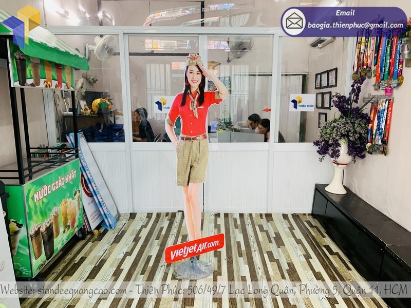 standee tiếp viên hàng không rẻ