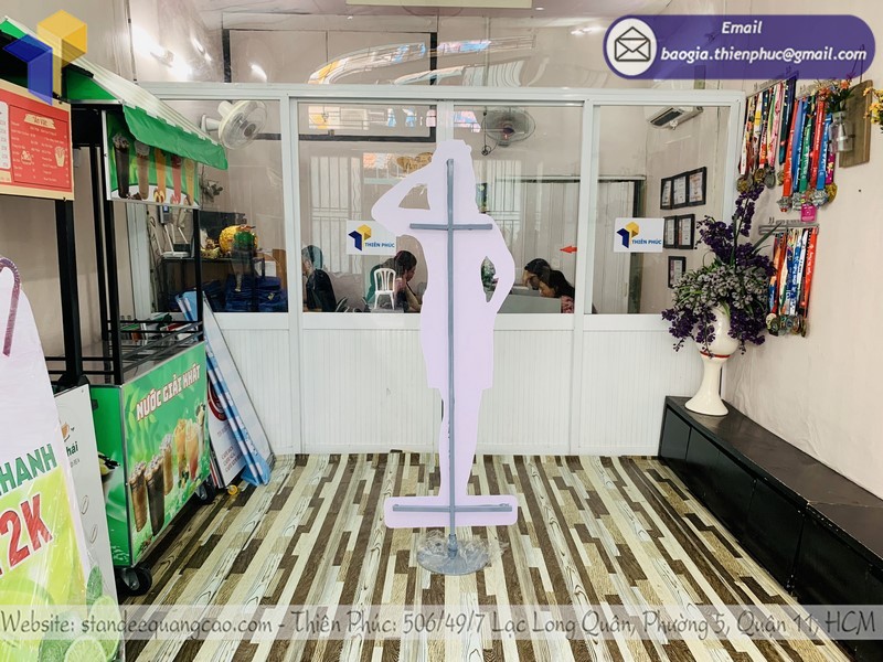 standee tiếp viên hàng không tốt