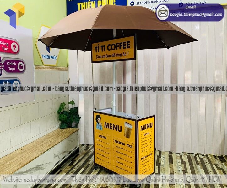 Xe đẩy bán cafe take away lề đường gấp gọn có dù che in logo thương hiệu đẹp chất riêng