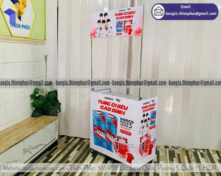 Xe đẩy trưng bày sản phẩm lắp ráp ngoài trời xếp gọn cho thương hiệu muốn bùng nổ