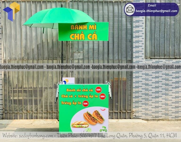 Xưởng sản xuất quầy bán bánh mì lắp ráp có thêm dù che theo yêu cầu kích thước