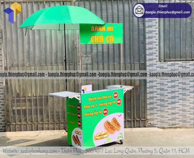 Xưởng sản xuất quầy bán bánh mì lắp ráp có thêm dù che  di chuyển dễ cất giữ khi không dùng